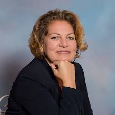 Professional headshot of Isolde Benyo
